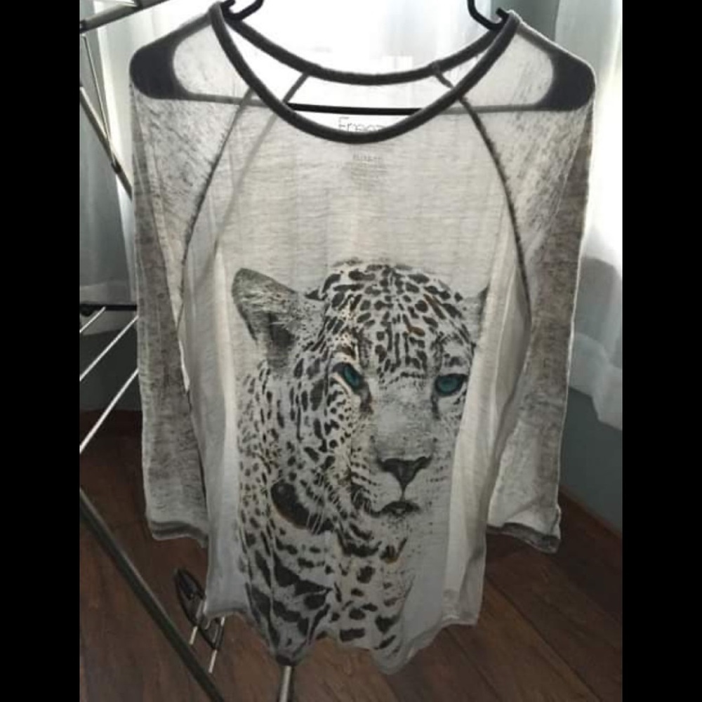 Three Quarter Sleeve Feline Top